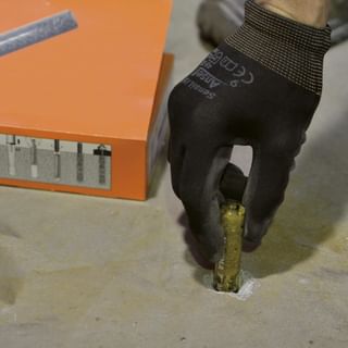 B-HANDLING, Verankerungen, mit Schrauben und chemischen Reaktionspatronen, für Säulenschwenkkrane