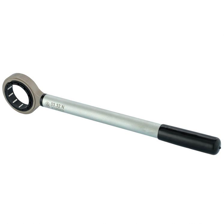 Wrenches for strong tightening EROGLU